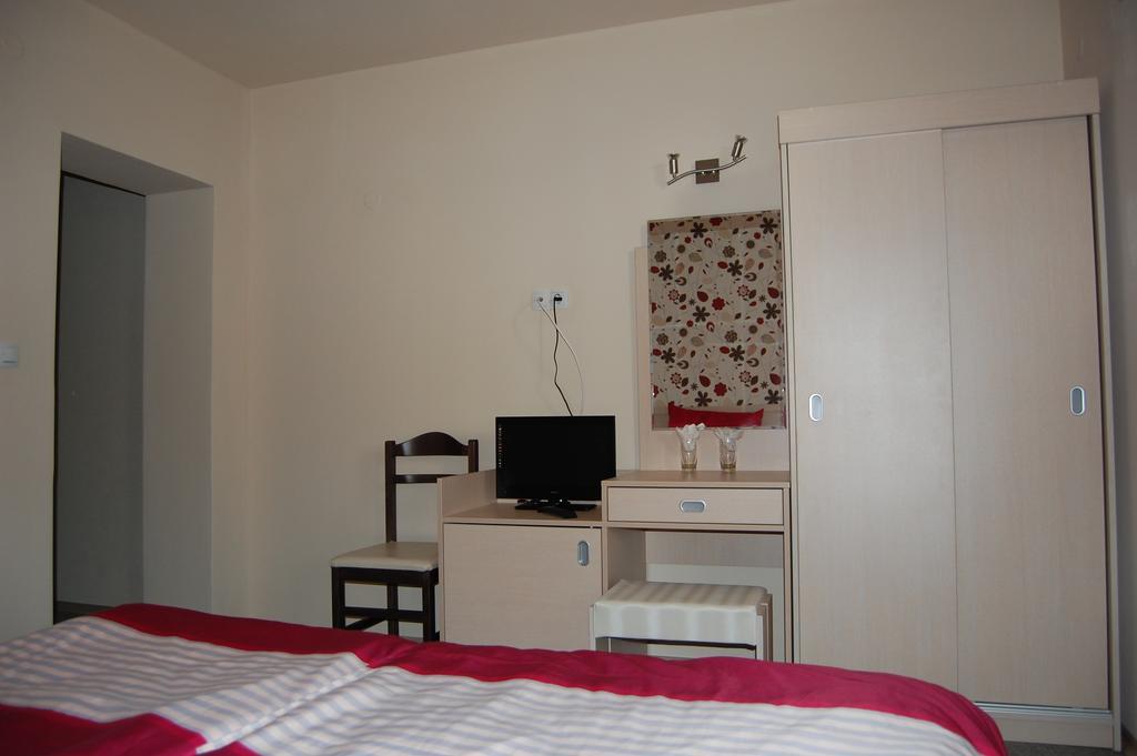 Rozovata Kashta Hotel Kyustendil Luaran gambar